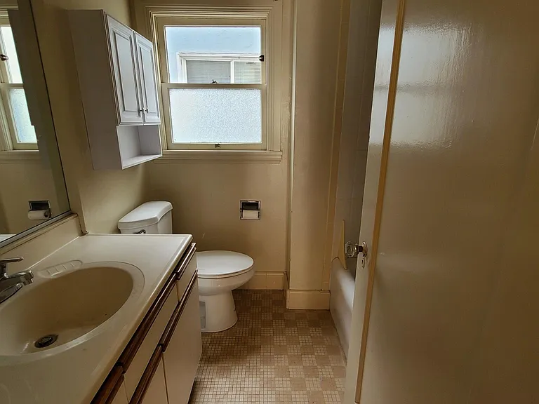 1828 Walnut St — Photo 4