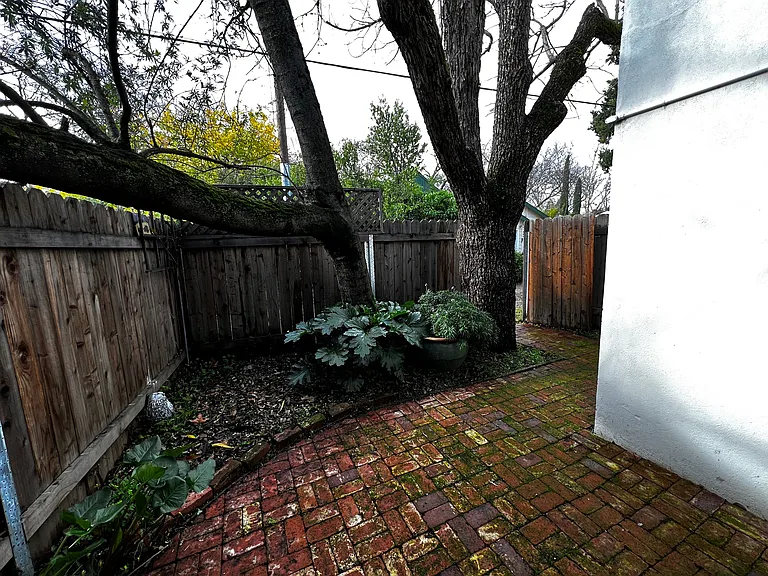 623 1/2 E St — Photo 2
