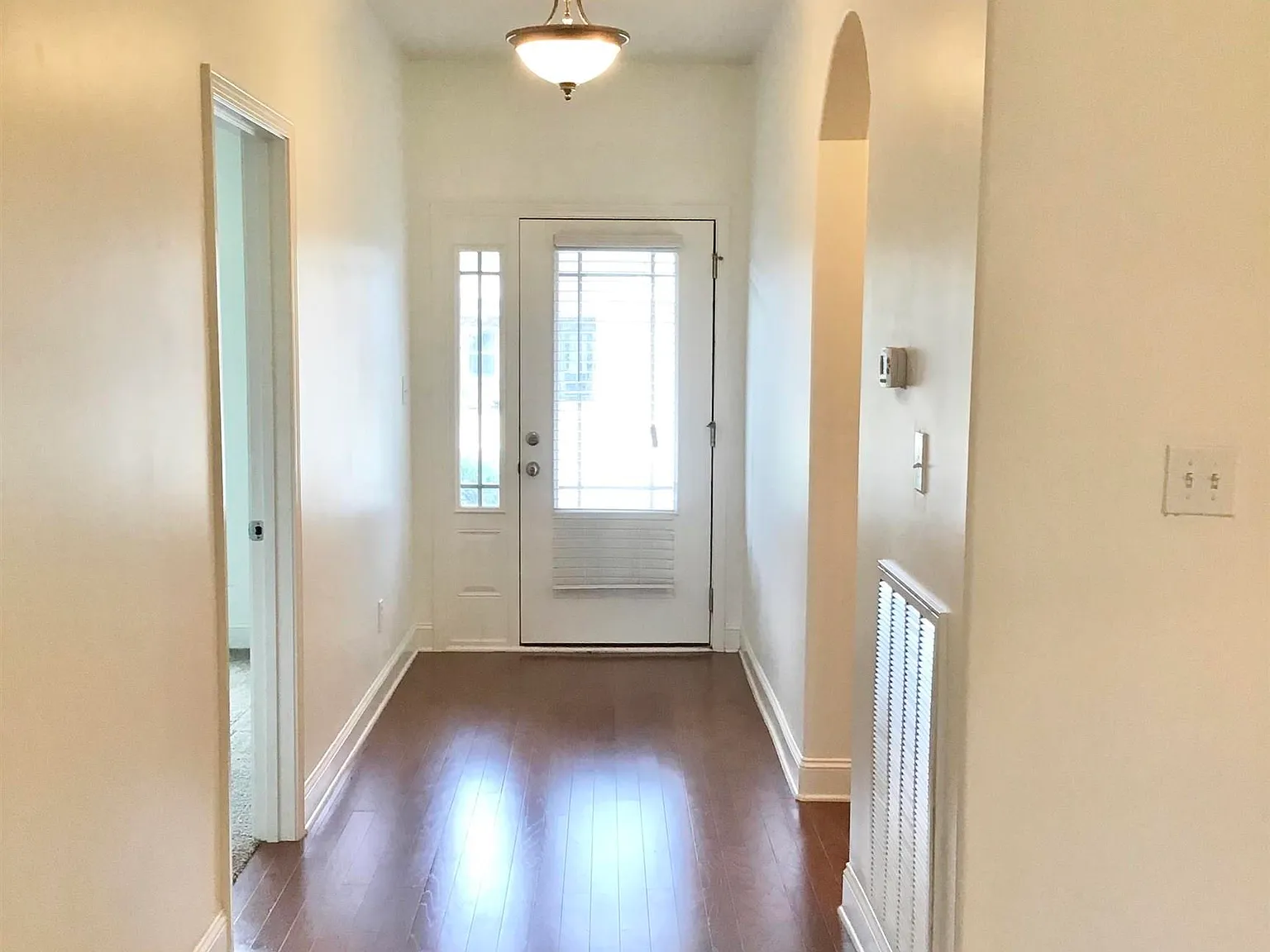 4 bed, 3.0 bath, 2215 sqft, $2,100 — Photo 2