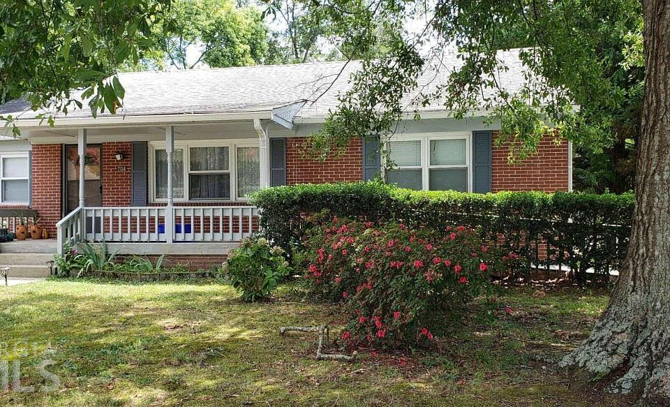 1st image of 704 Burbank Cir SE
