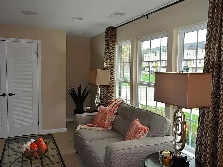 1861 Louisville Ln — Photo 7