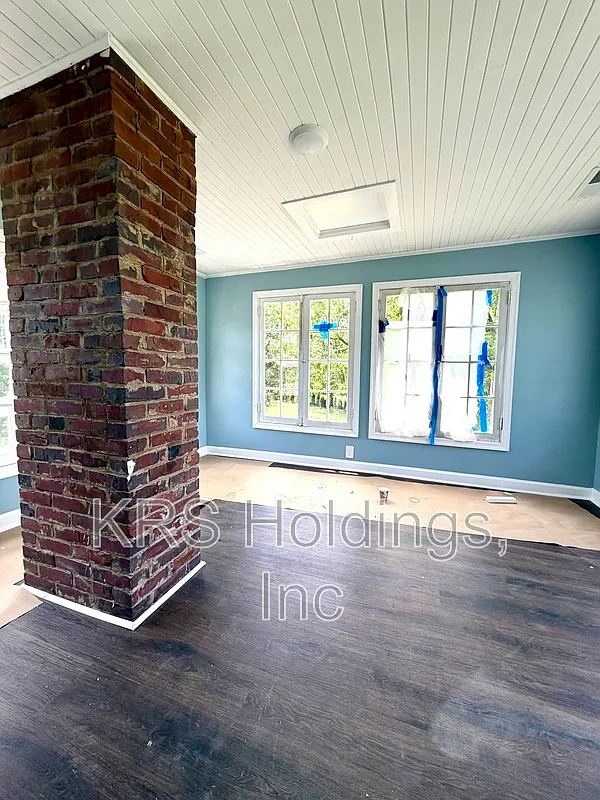 4 bed, 2.0 bath, 2000 sqft, $3,110 — Photo 3