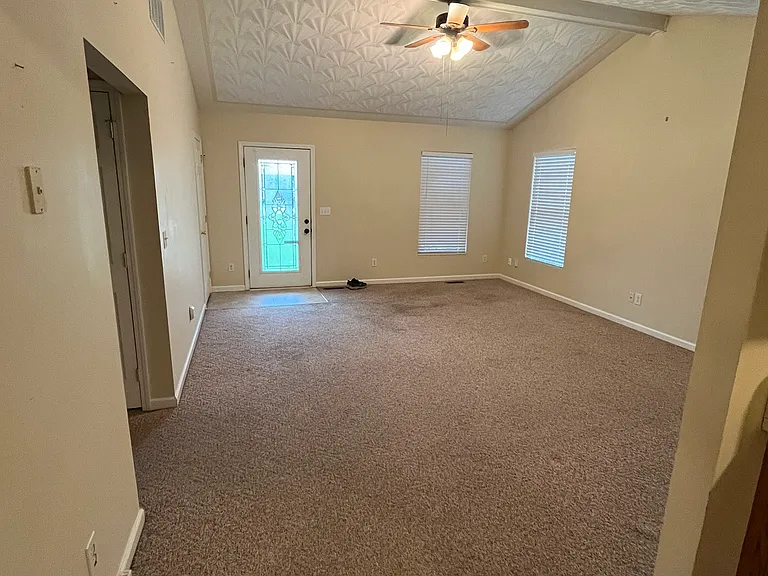 169 Mockingbird Dr — Photo 3