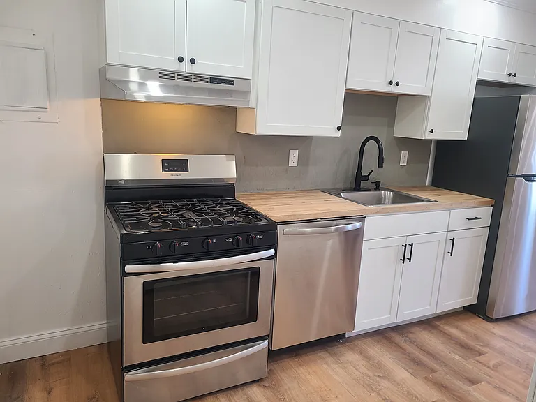 201-203 N 2nd St #6 — Photo 6