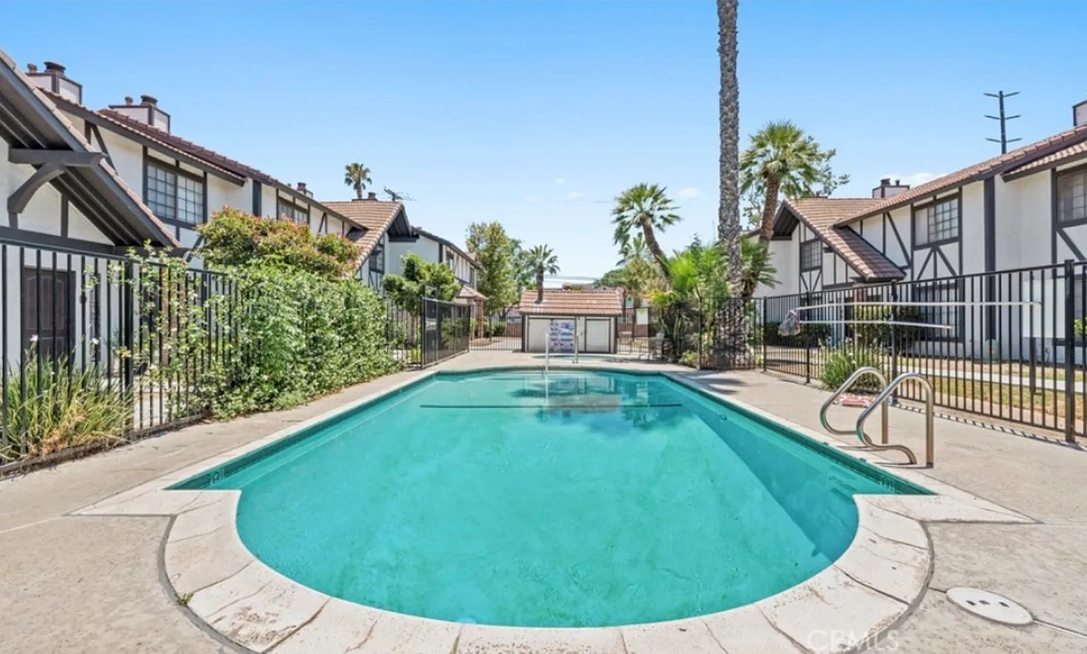 2 bed, 1.5 bath, 1500 sqft, $1,200 — Photo 2