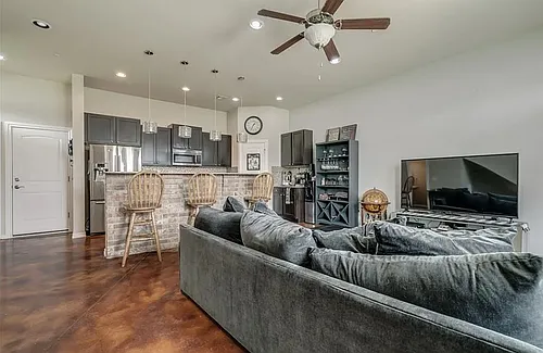 521 S Fretz Ave #4C Photo 1