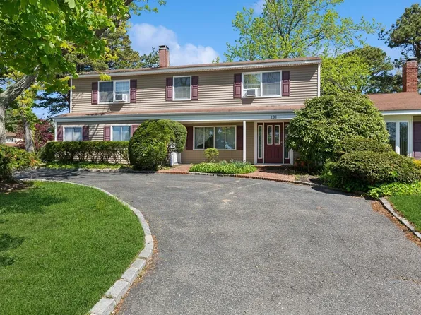 291 E Woodside Avenue, East Patchogue, NY 11772