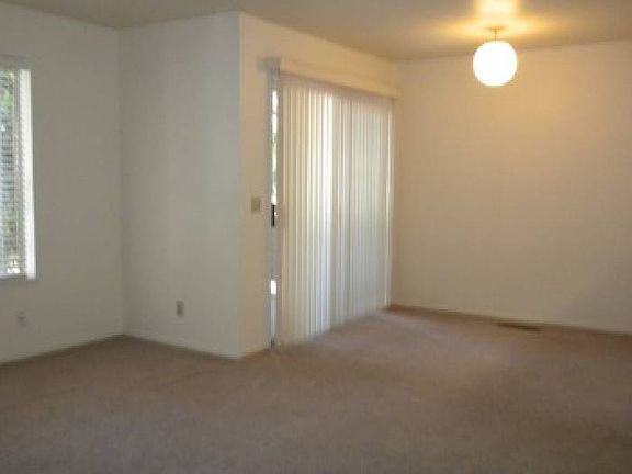 living room dining area