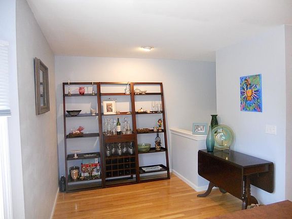4th image of 5 Waltham Dr