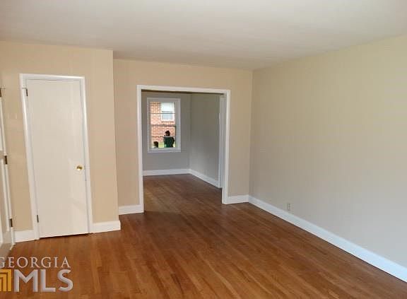 2nd image of 882 Mimosa Dr