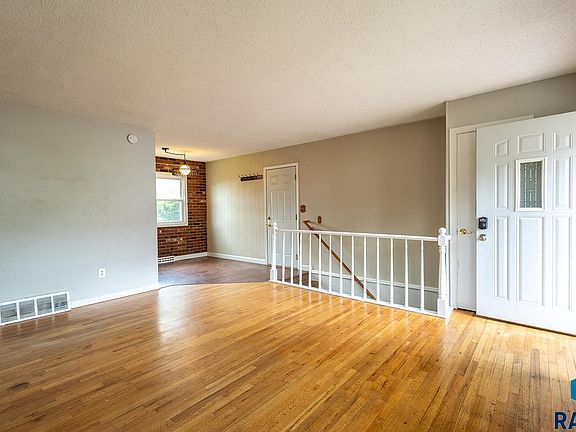 4th image of 1305 S Point Dr
