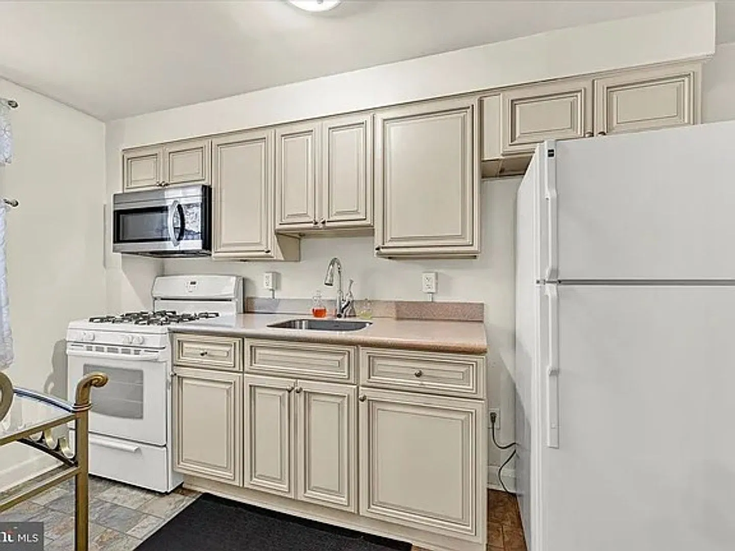 3240 Westmont- Your Next Home Awaits — Photo 2
