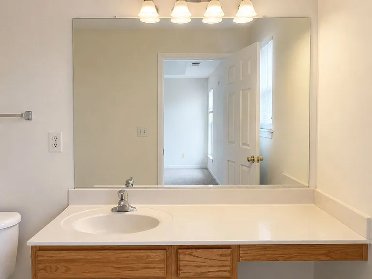 913 Tiger Ln — Photo 13