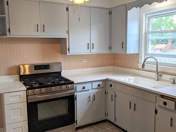 5th image of 5854 N Melvina Ave Floor 2