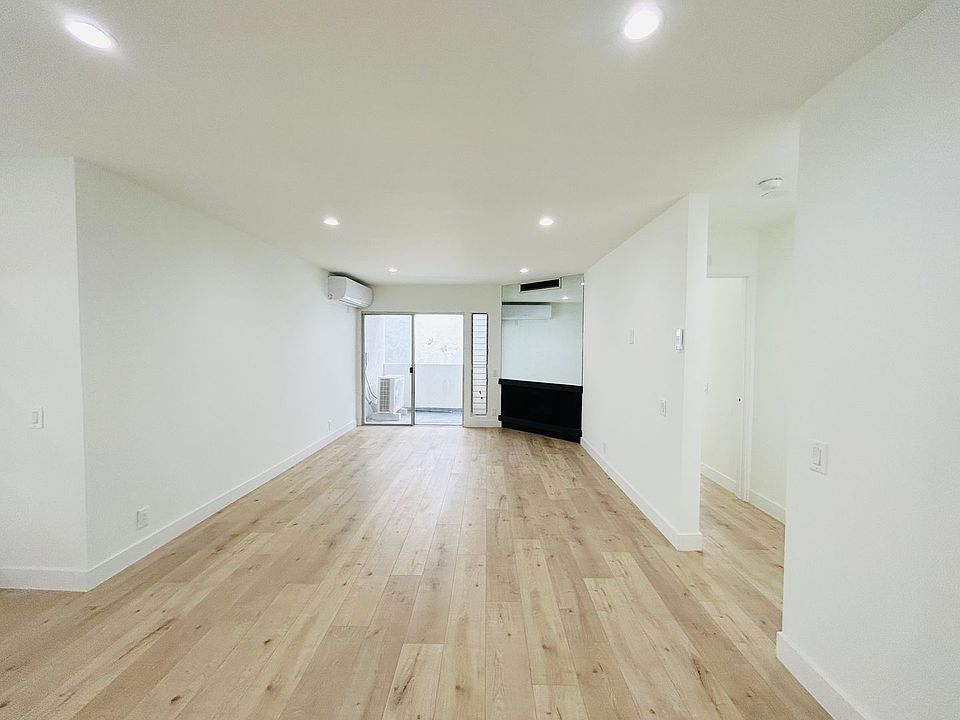 1st image of 1033 3rd St APT 207