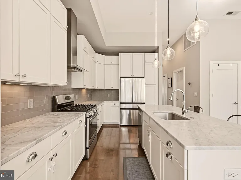 630 14th St NE #5 — Photo 10