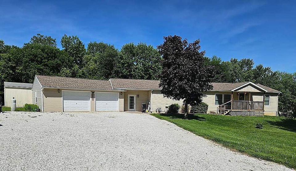Wide driveway, oversized garage