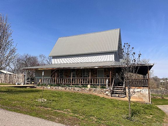 2nd image of 695 Summit Ave