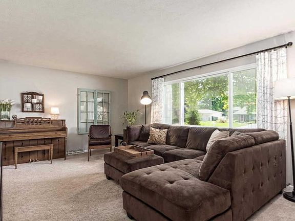 5th image of 3818 Braidwood Dr