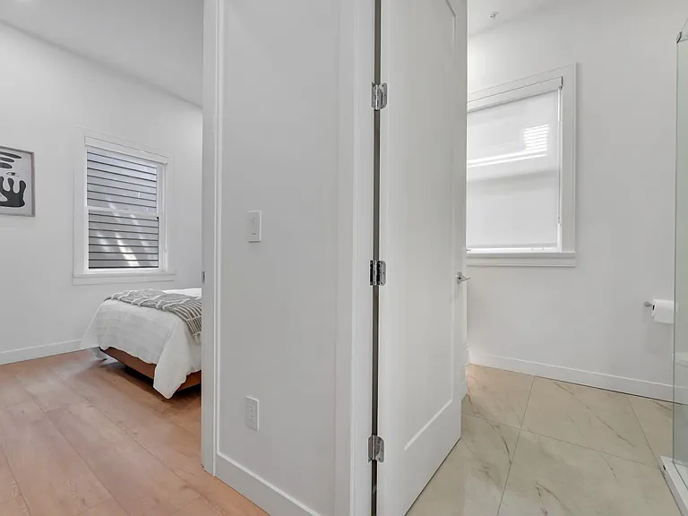 955B Nicola St — Photo 15