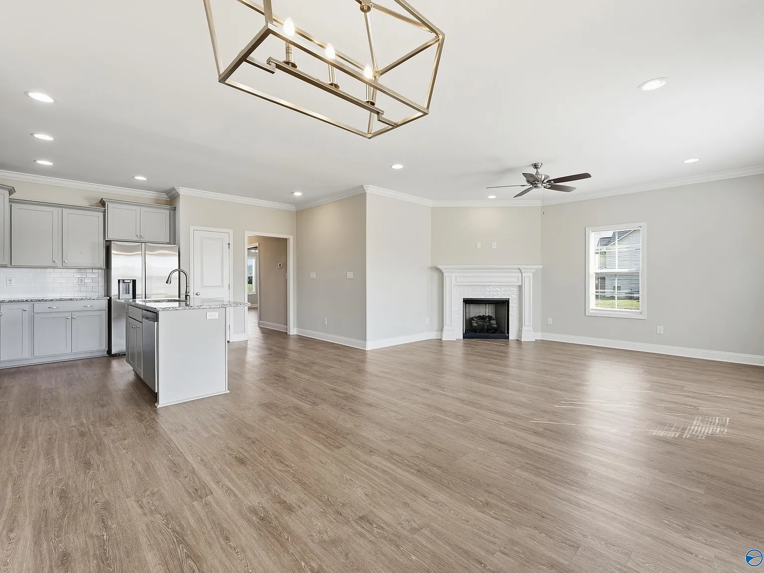 4 bed, 2.0 bath, 1782 sqft, $2,000 — Photo 2