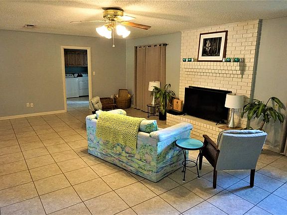2nd image of 517 Langford Ln