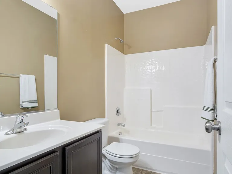50 Transit Ln — Photo 32