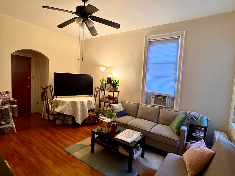416 22nd St #5 — Photo 2