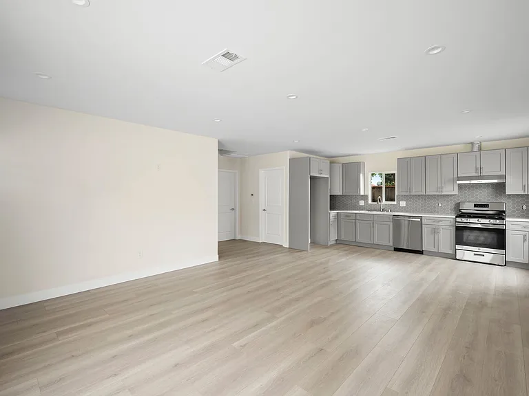 2657 N Brighton St #9 — Photo 5