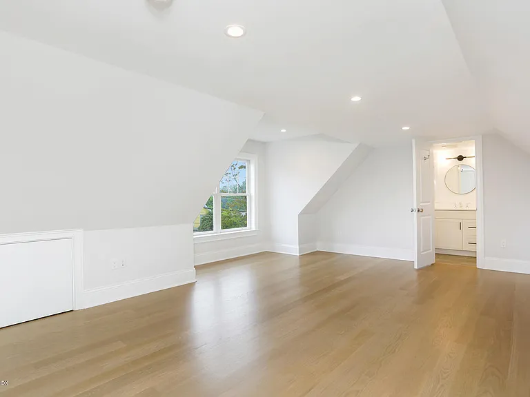257 Bruce Park Ave #B — Photo 18