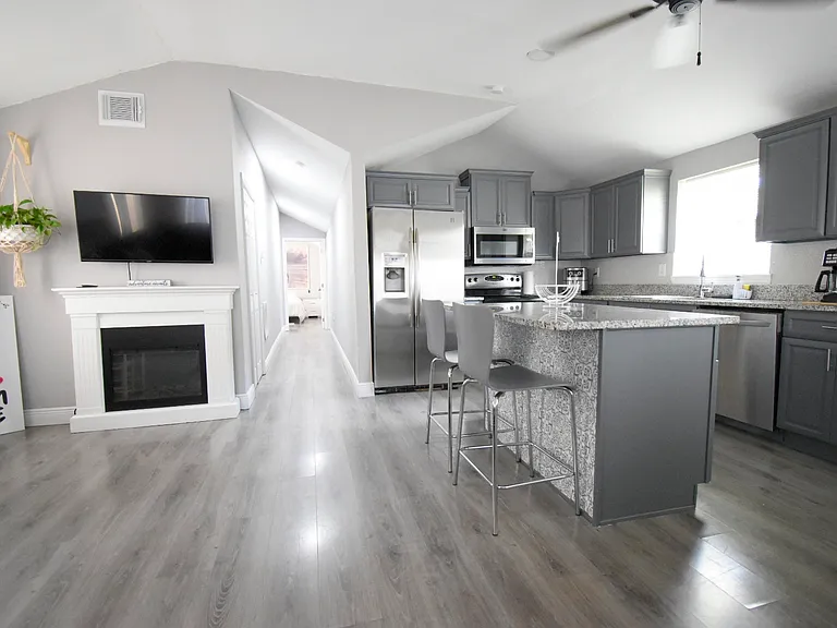 221 Cypress St — Photo 2