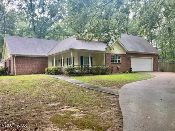 2382 Tiffany Cir, Florence, MS 39073