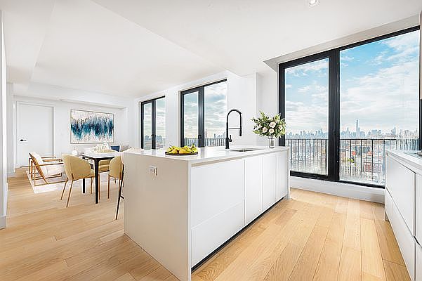 1st image of 224 W 124th St #1016