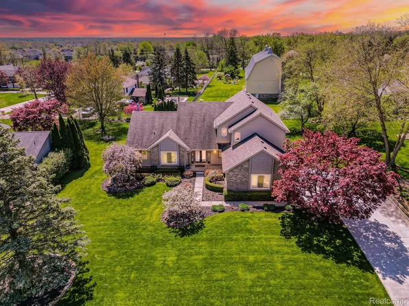 7308 Wellington Pl, Washington, MI 48094