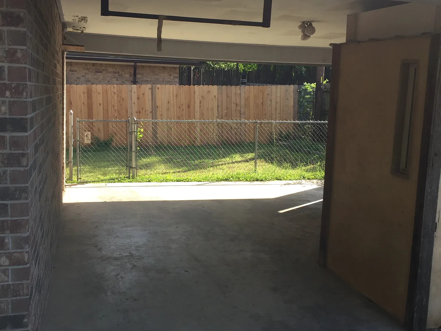 2400 Southland Dr — Photo 4