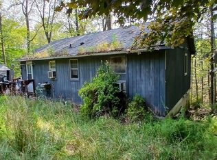 202 Woodpecker Ct, Bushkill, PA 18324