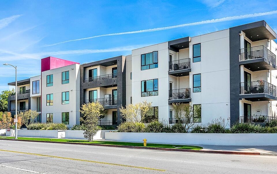 1st image of 5110 Whitsett Ave #303