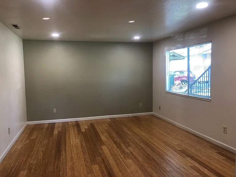 La Vista Apartments — Photo 20