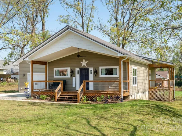 106 E Price St, Hendersonville, NC 28739