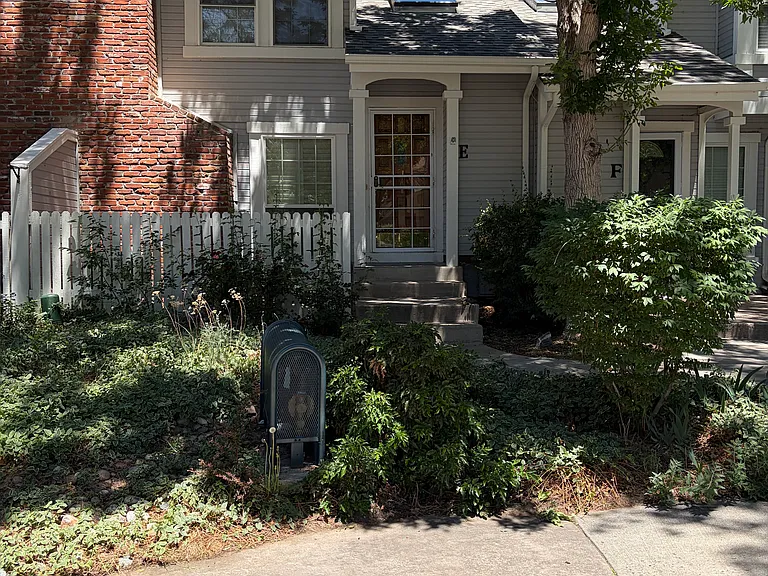 2811 W Long Dr #E — Photo 1