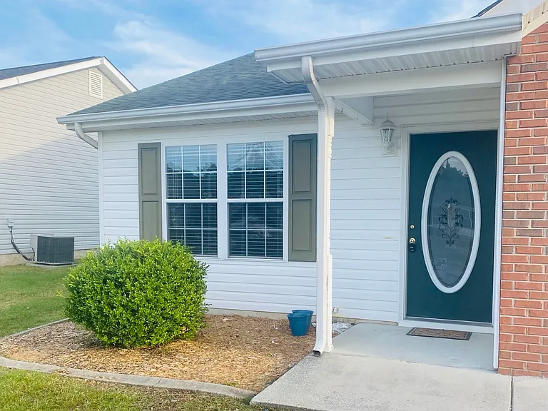 304 Flagstone Dr — Photo 1