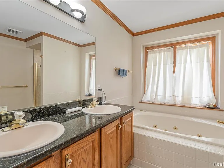 47105 Liberty Bell Rd E — Photo 31