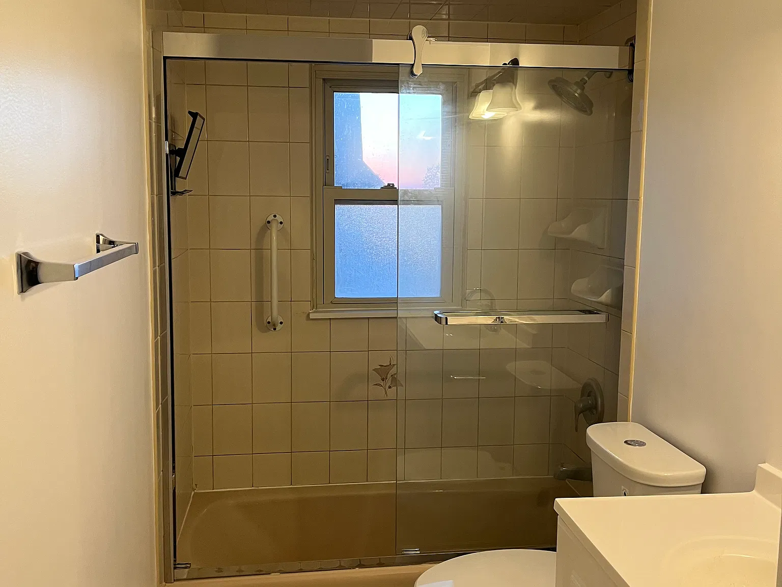 3 bed, 1.5 bath, 1344 sqft, $3,200 — Photo 4