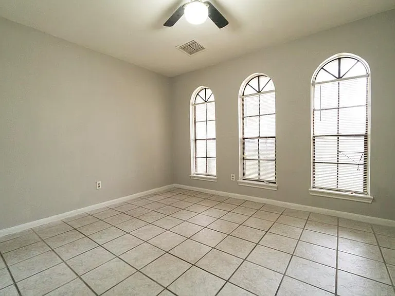 18746 Wood Glen Ln — Photo 5