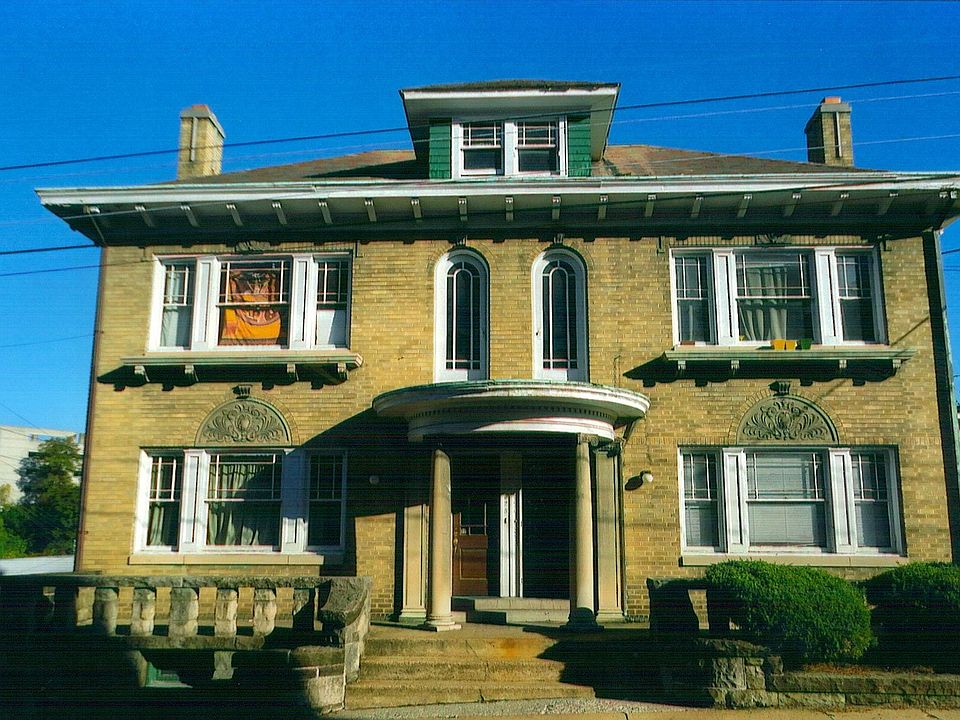 1st image of 325 Pennsylvania Ave #101