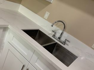 1536 W Wardlow Rd APT 11, Long Beach, CA 90810
