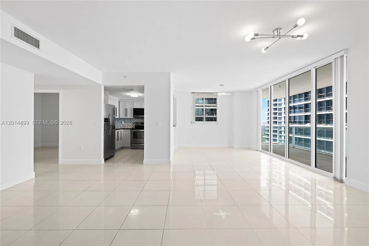 Building Photo - 1250 S Miami Ave #2501