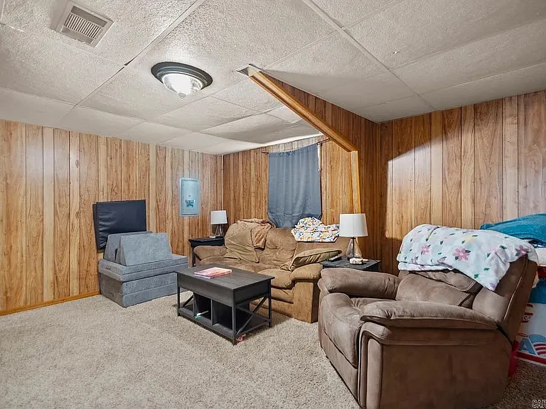 21 Evergreen Park — Photo 4
