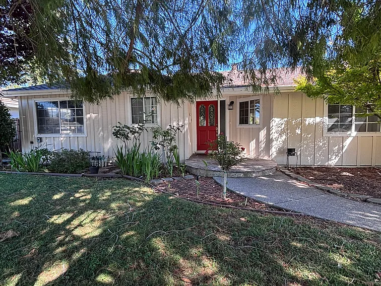 4992 Mattos Dr — Photo 2