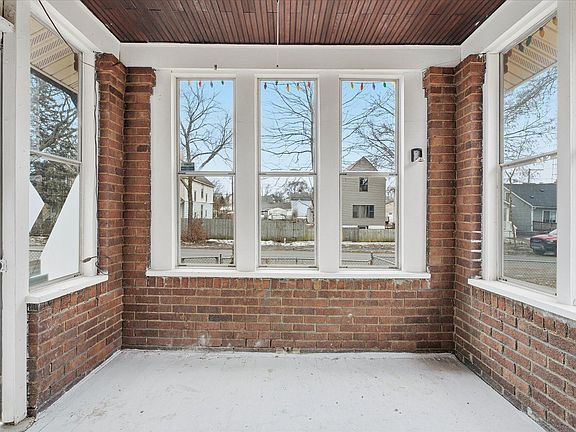 5th image of 107 Winnipeg Ave